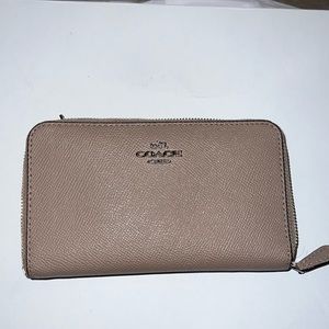Coach Zip Around Wallet Light Brown/Beige Color